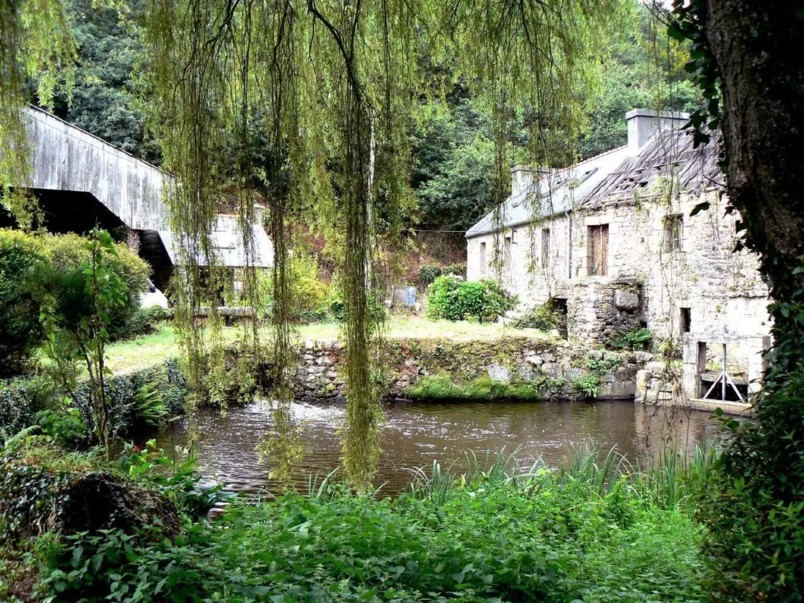 Küstennahes, bretonisches Ferienhaus mit Kamin-Outside