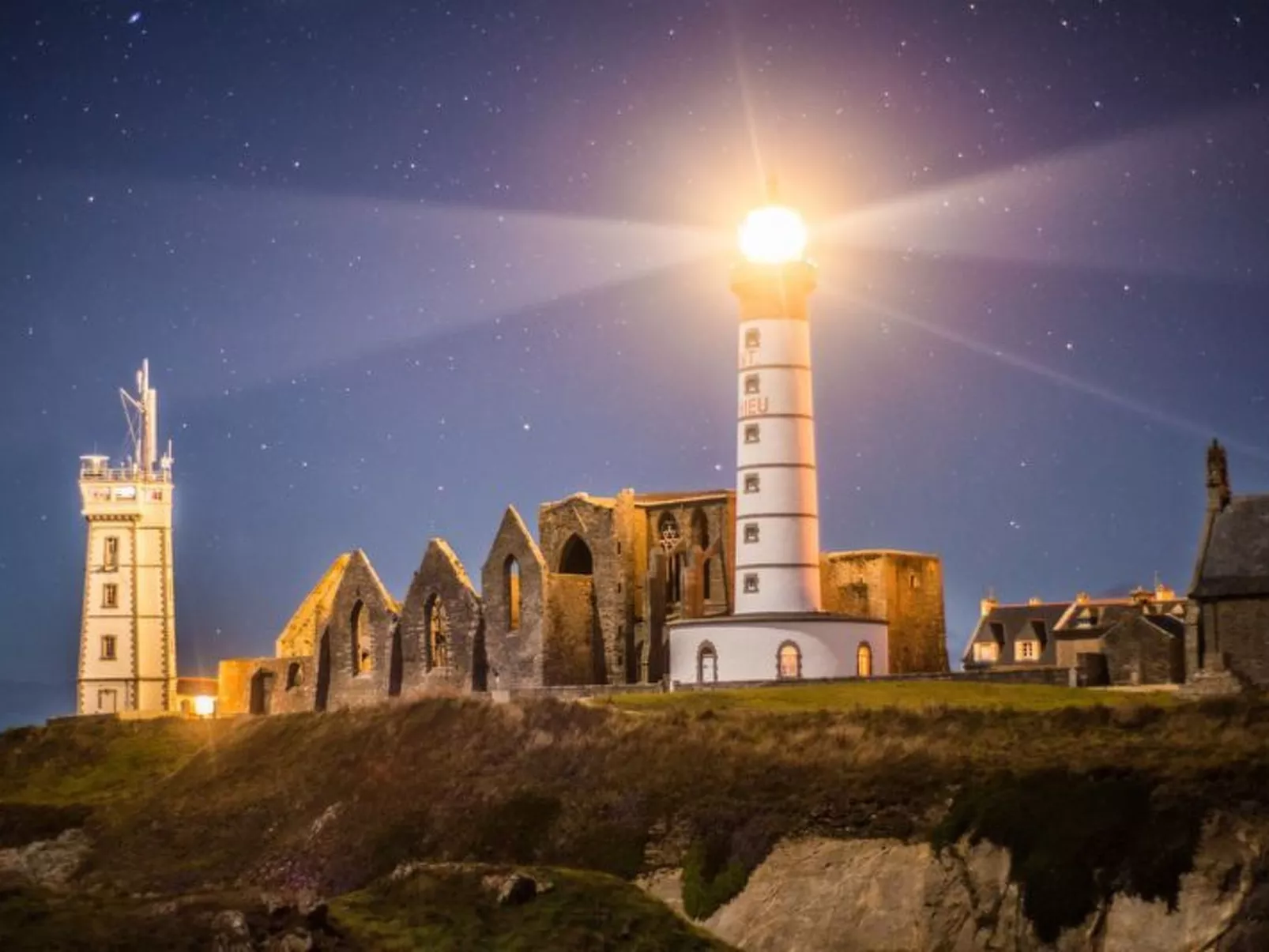 Charmantes Haus mit privatem Jacuzzi in der Bretagne-Dehors
