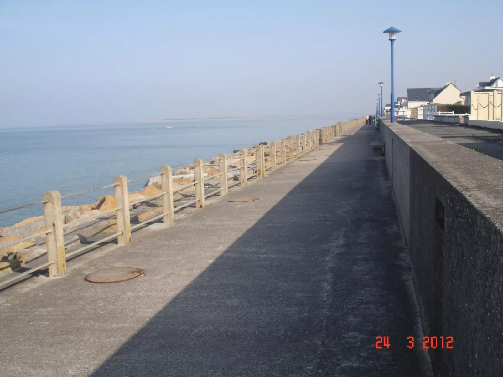 "Pavillon" mit eigenem Parkplatz-Draußen