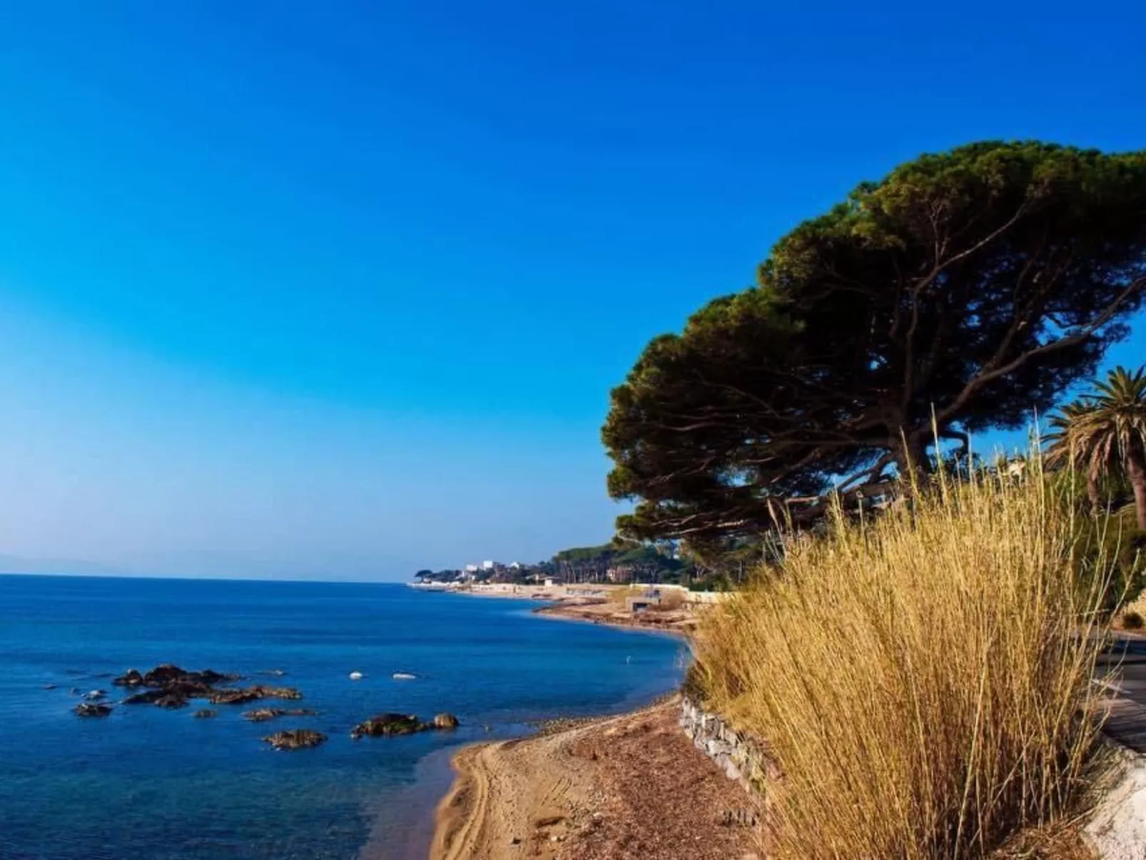 "La petite maison Maximoise" (Das kleine Haus Maximoise)-Outside