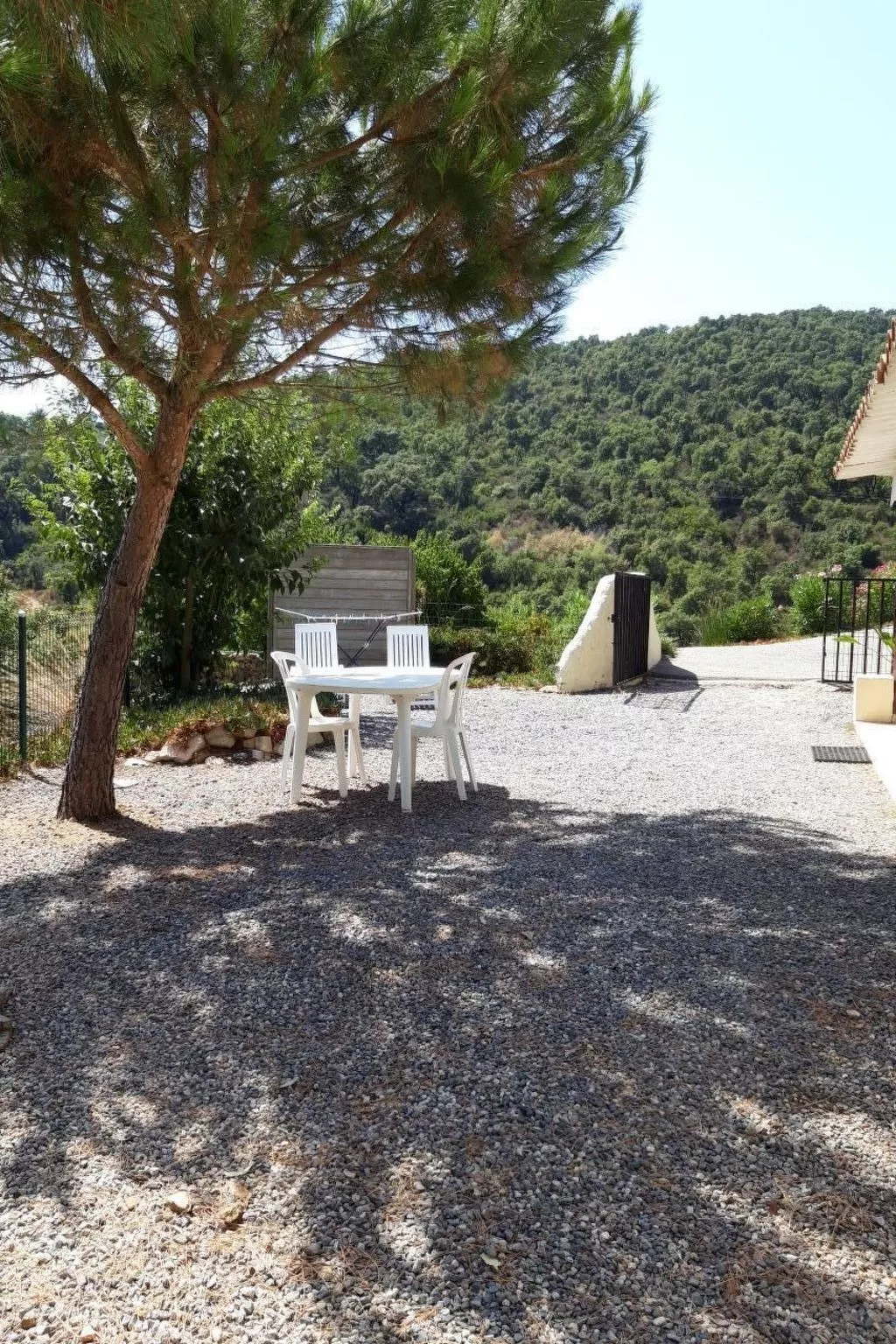 3 Zimmerhaus-Outside