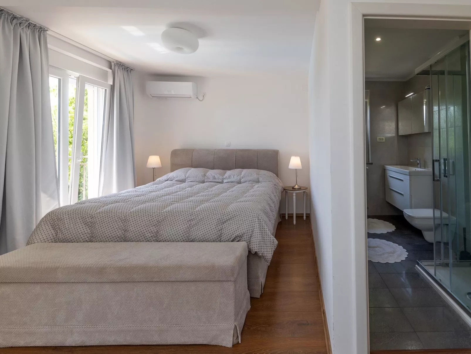 Ferienvilla mit privatem Pool-Dedans