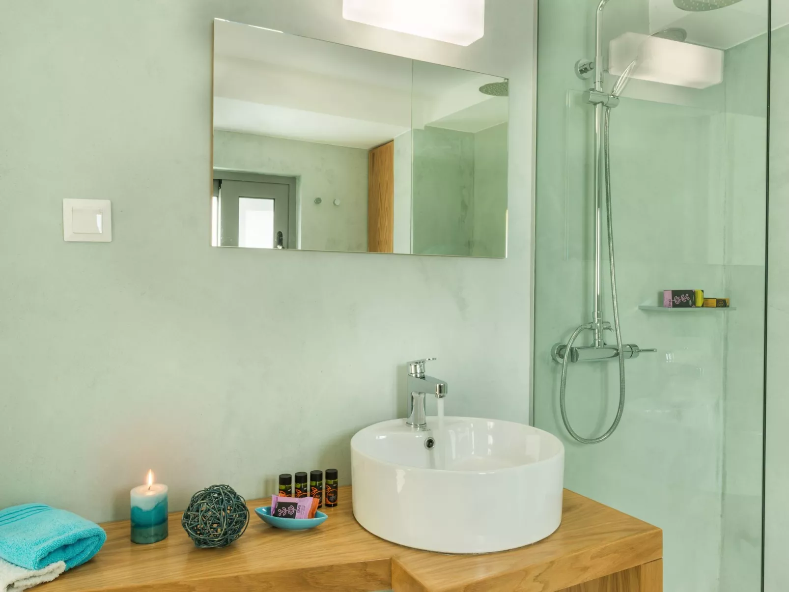 "Thea Thalassa" mit eigenem Pool-Dedans