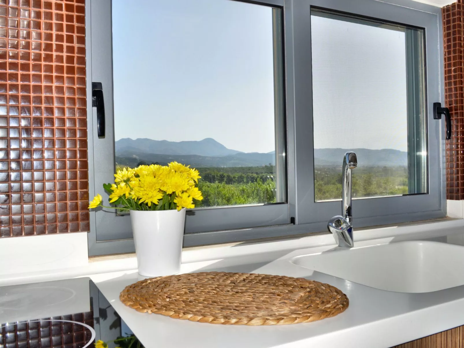 "Sirocco" mit Blick auf das Wasser-Drinnen