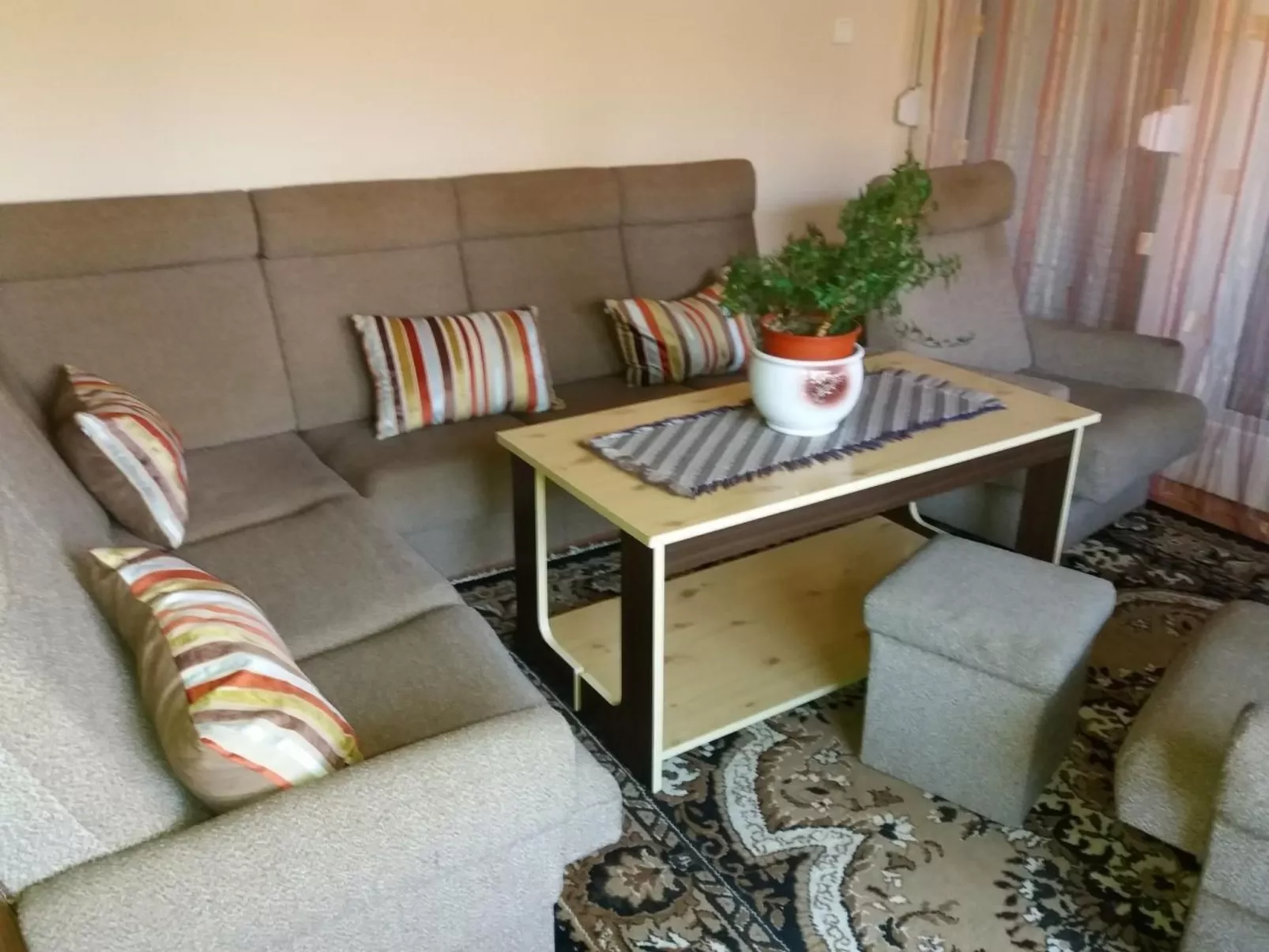 Mit Blick auf das Wasser-Inside