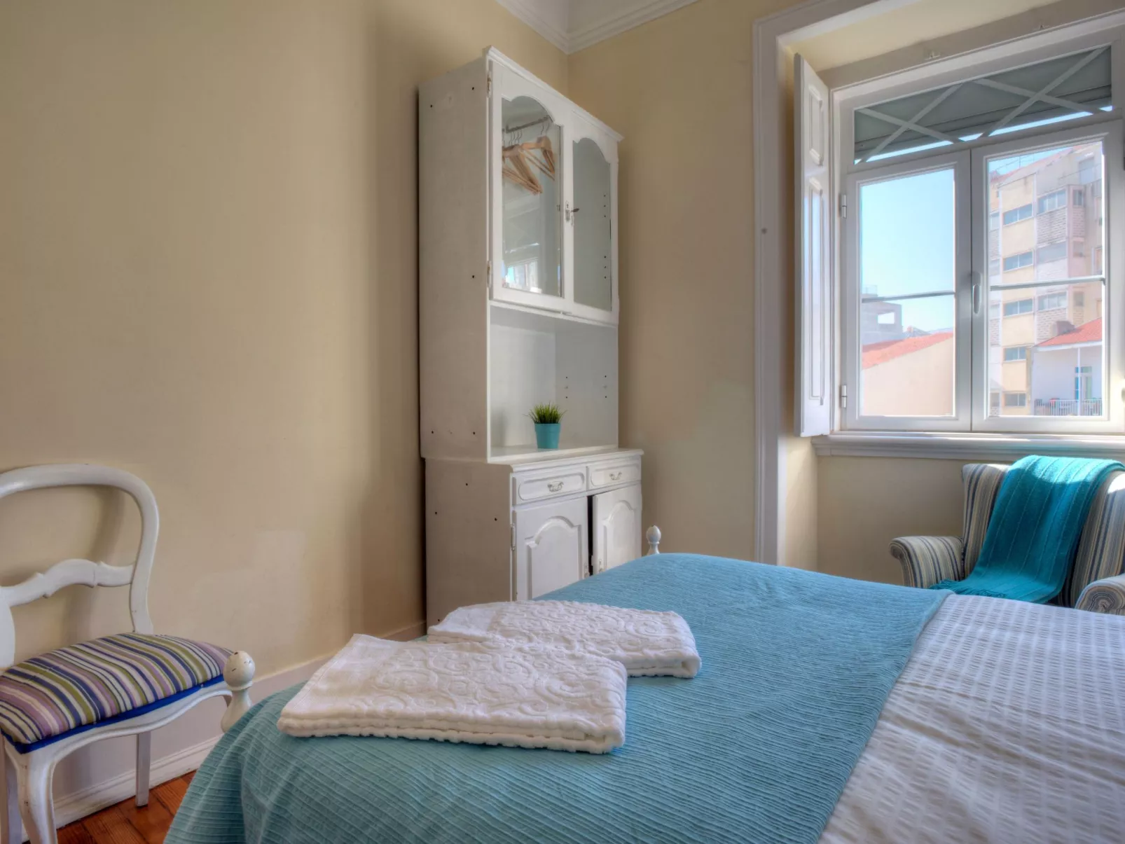 Großzügige Wohnung für 17 Personen in Lissabon-Inside