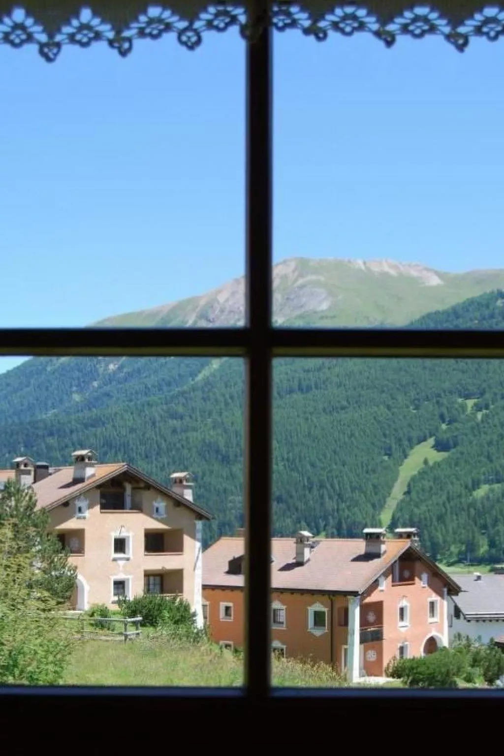 Chesa Larschigna-Outside