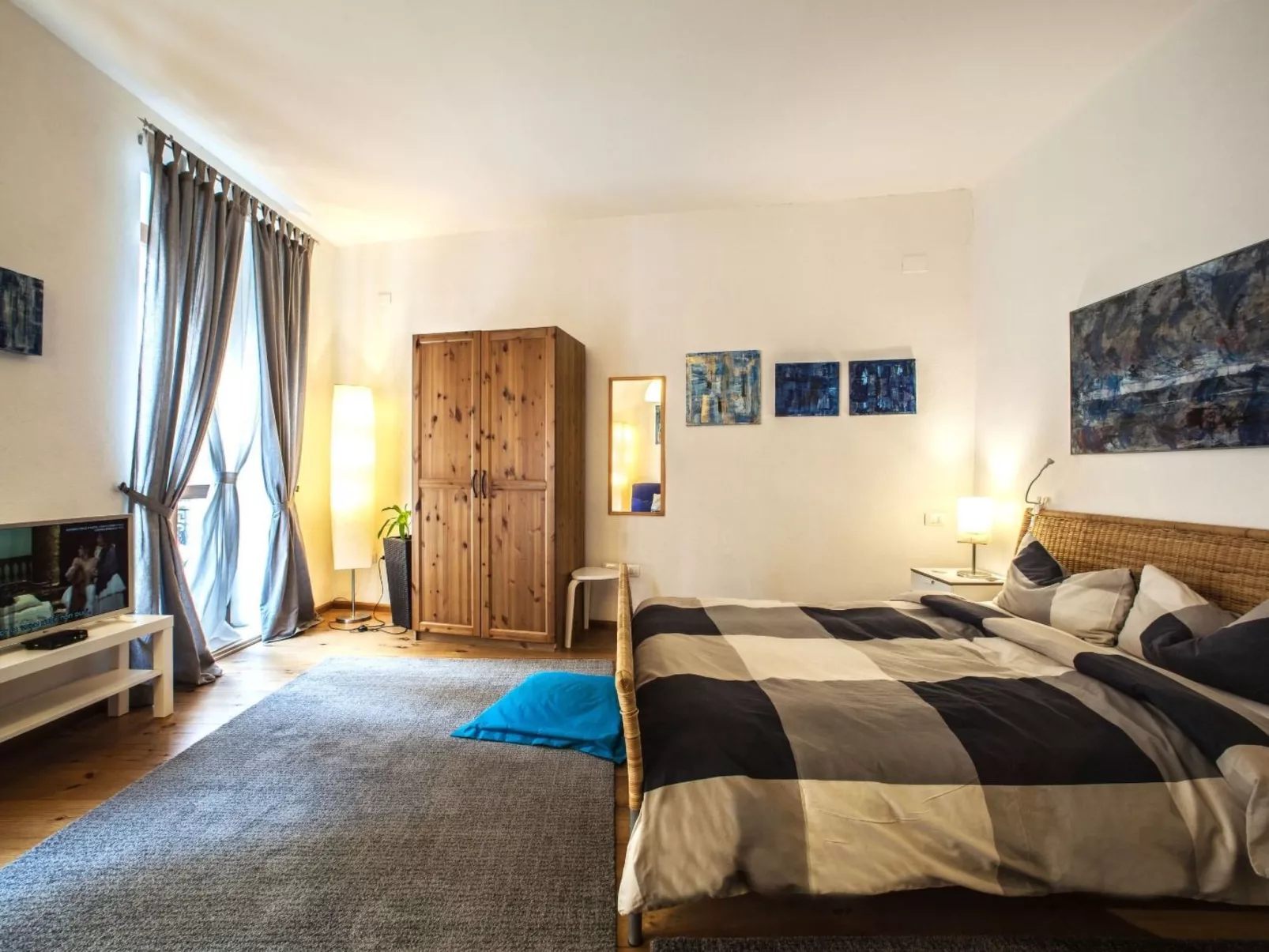 Studio Apartments Altstadt über Manno-Drinnen