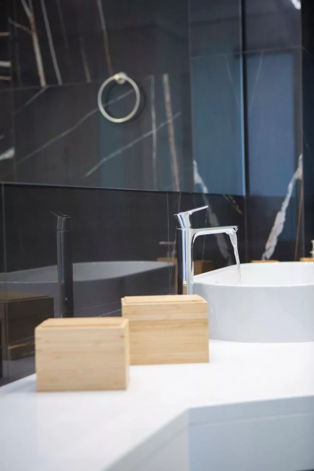 Milos Bay Villas- Brandneue moderne Villa mit spektakulärem Blick auf den Stran-Drinnen