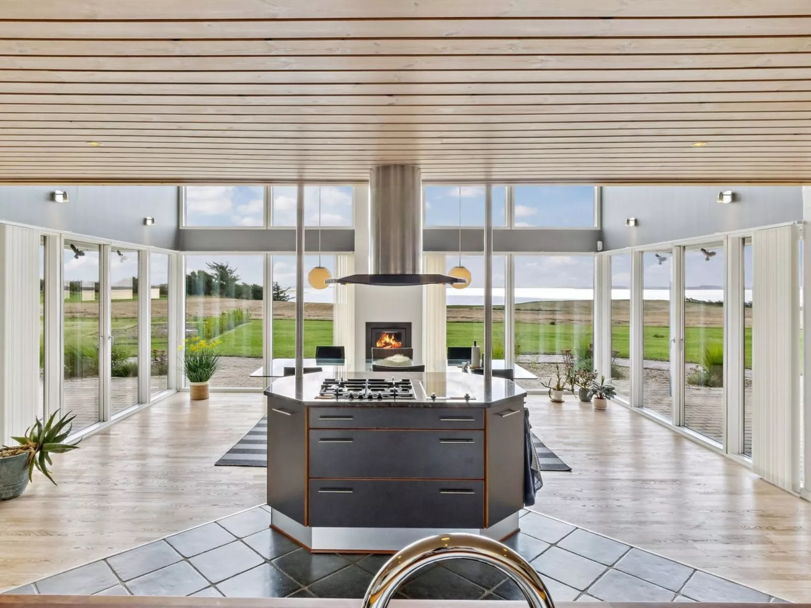 "Fridhild" - 150m to the fjord-Dedans