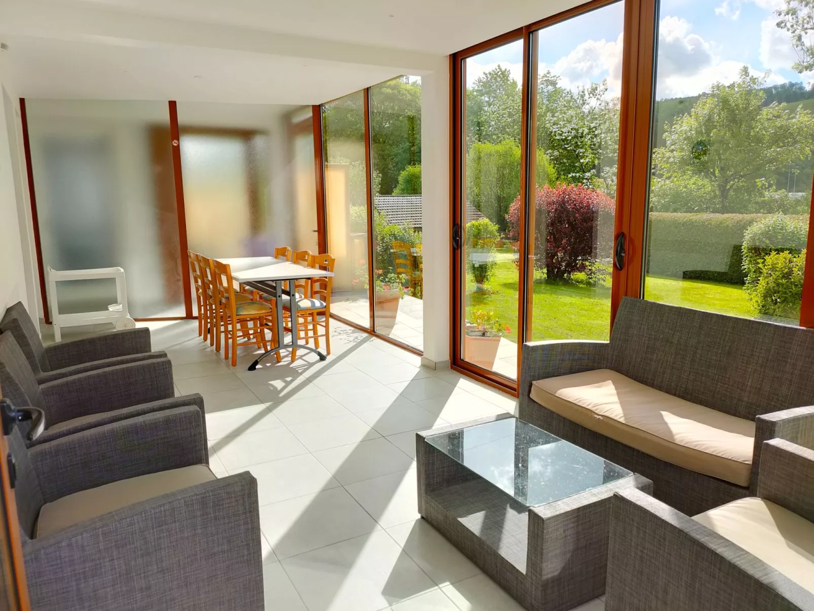 Gite Lys Montagnes du Jura mit Spa Sauna Fluss-Inside