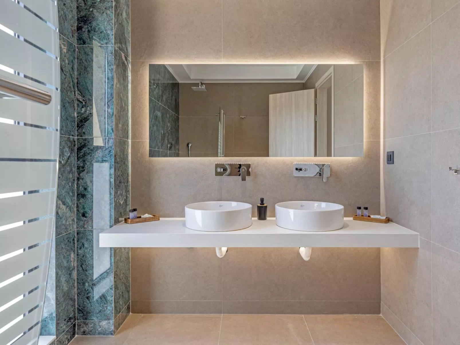 Ferienvilla Azalea mit Schwimmbad-Dedans