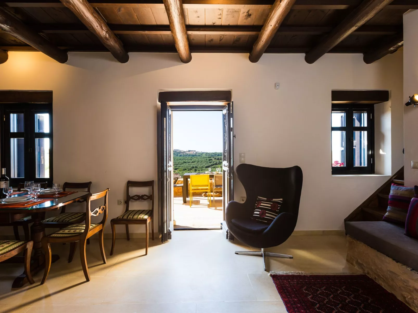 Freistehendes Ferienhaus mit großem Pool-Drinnen