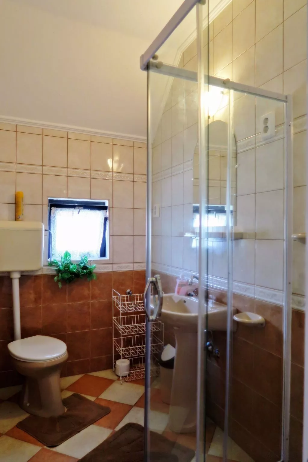 Stimmungsvolle Ferienwohnung mit großem Garten-Dedans