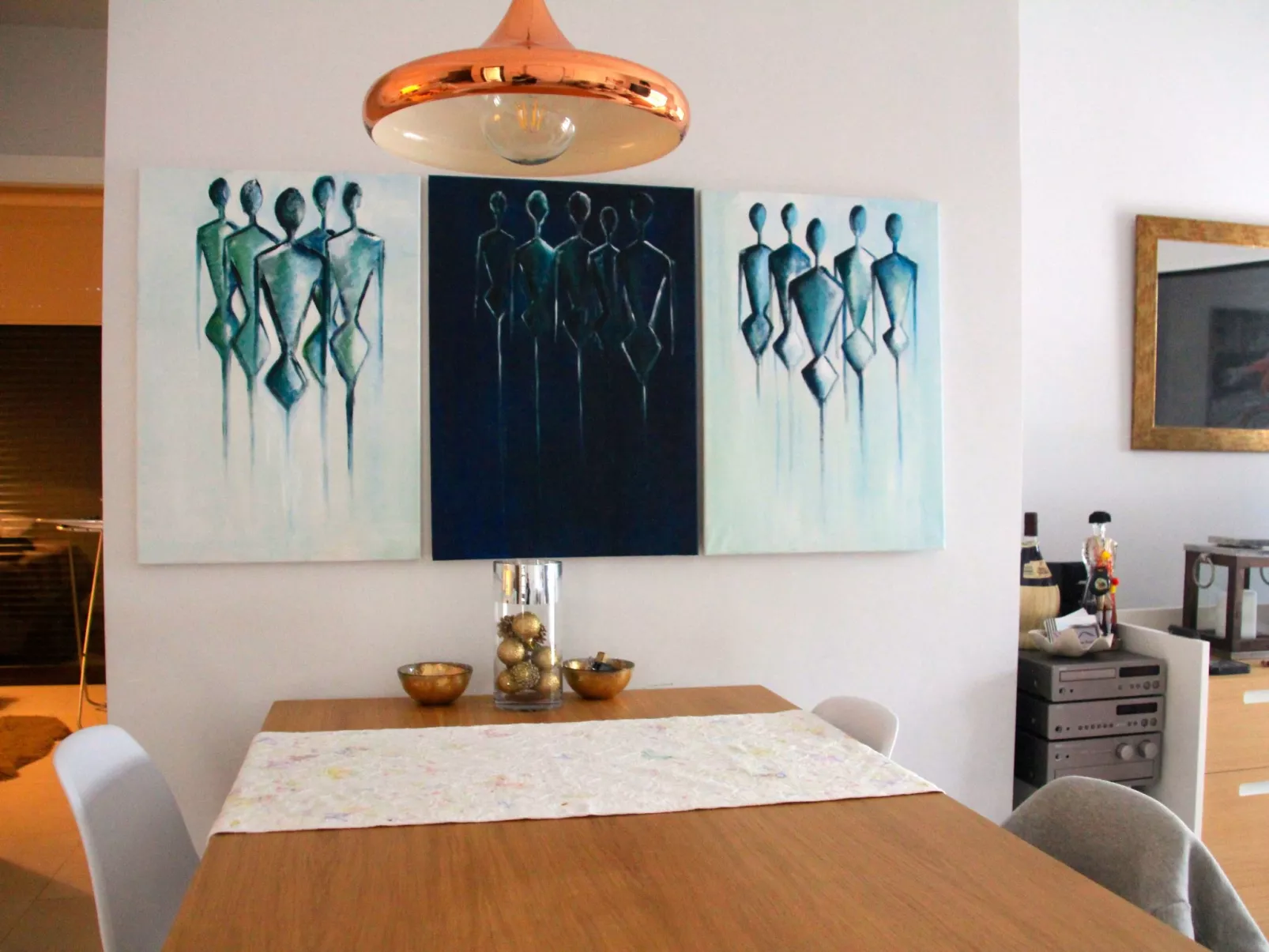 Mit Blick auf das Wasser-Dedans