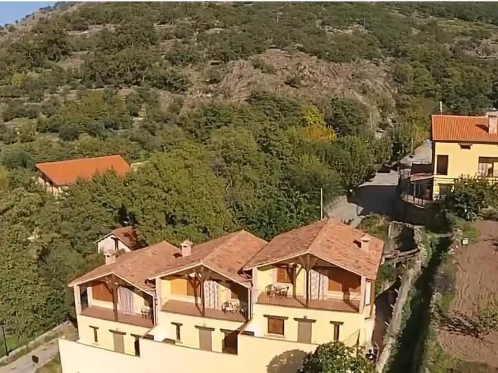 Natürlicher Urlaub in einem Ferienhaus mit Garten und Terrasse-Outside