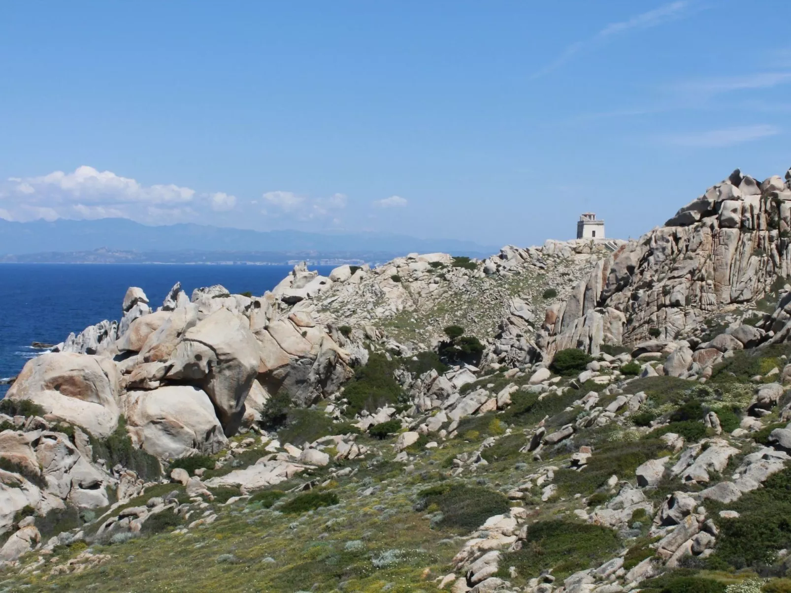 Stazzo mit Garten in Luogosanto-Outside