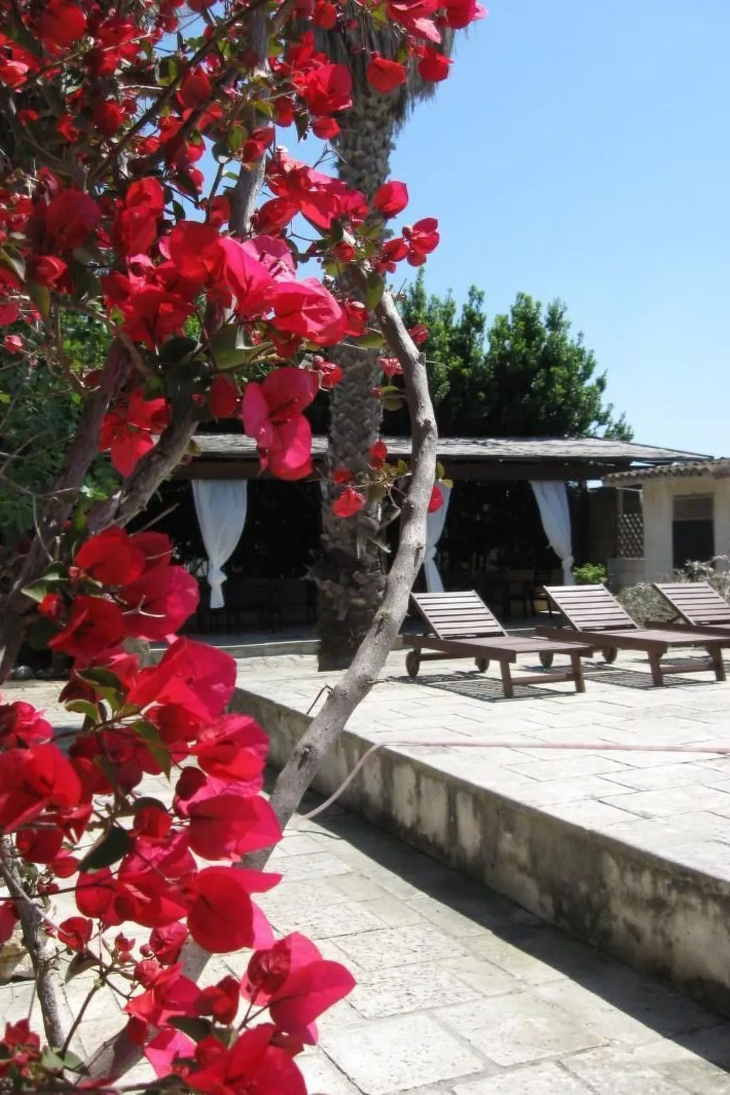 Mit Privatparkplatz-Draußen