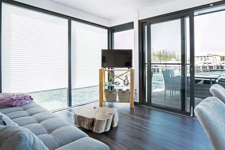 Floating 33 - LP 16  / 3 Personen-Living room