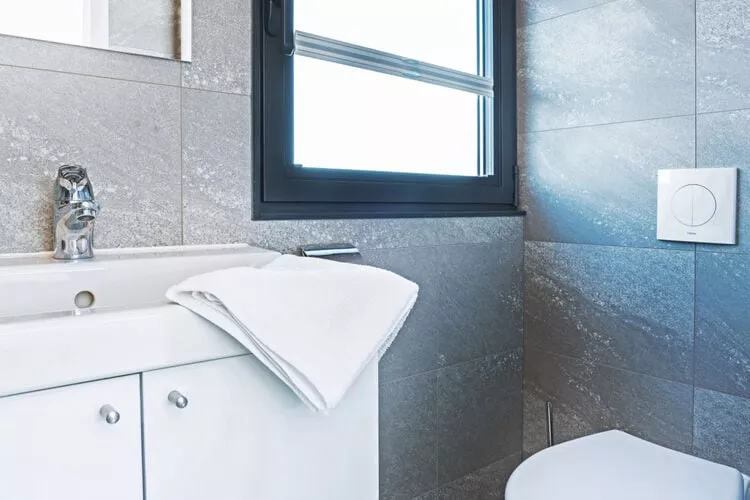 Floating 33 - LP 16  / 3 Personen-Bathroom