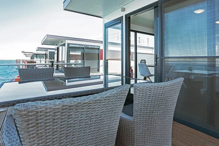 Floating 33 - LP 16  / 3 Personen-Terrace balcony