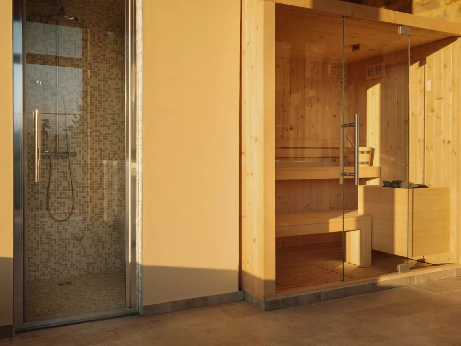 Luxuriöse und erschwingliche Villa mit privatem Pool-Inside