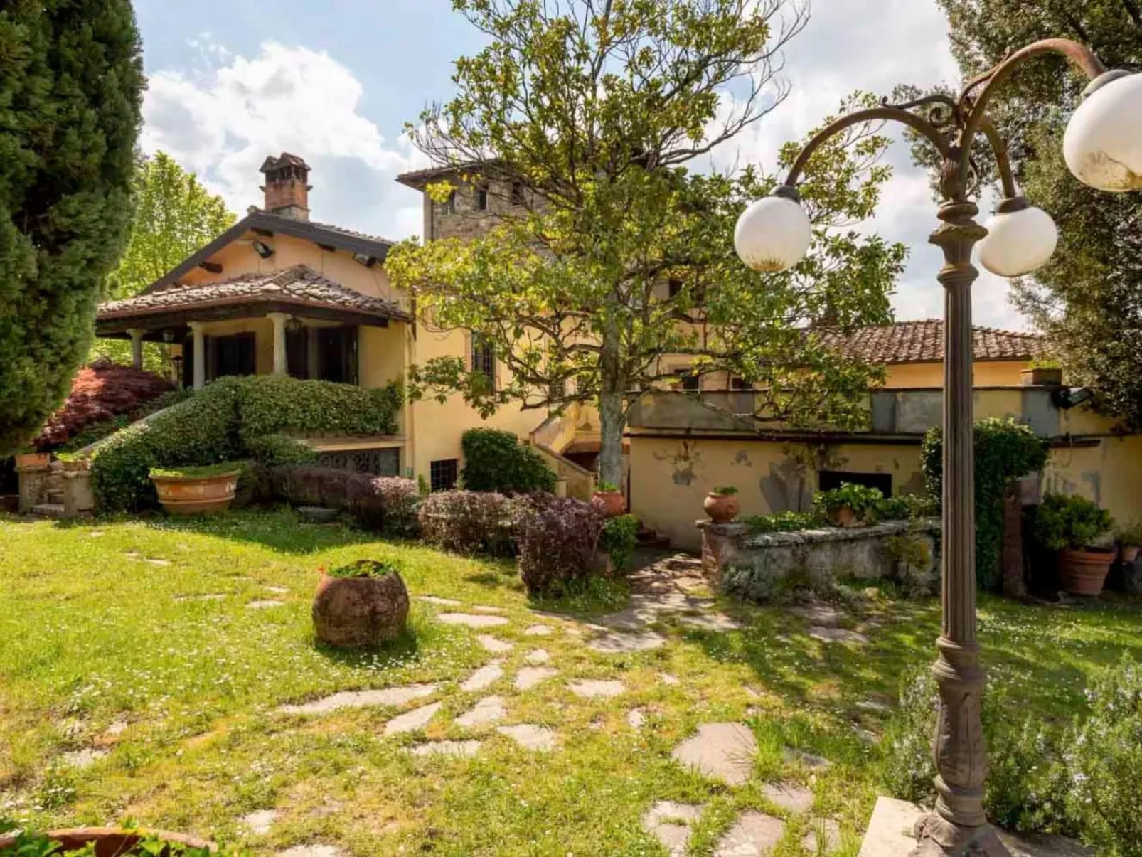 Wunderschöne Villa mit atemberaubender Aussicht und privatem Pool-Outside