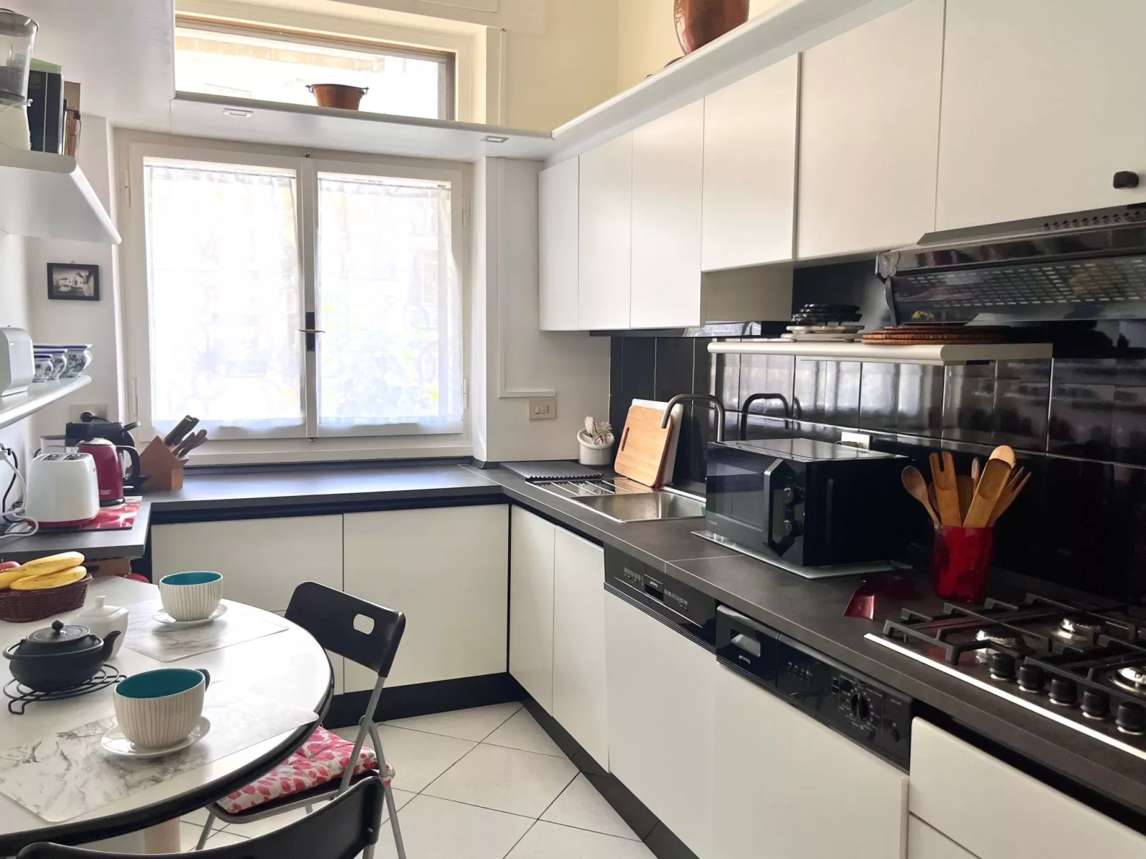 "Vatikan - Apt. x 4-Drinnen