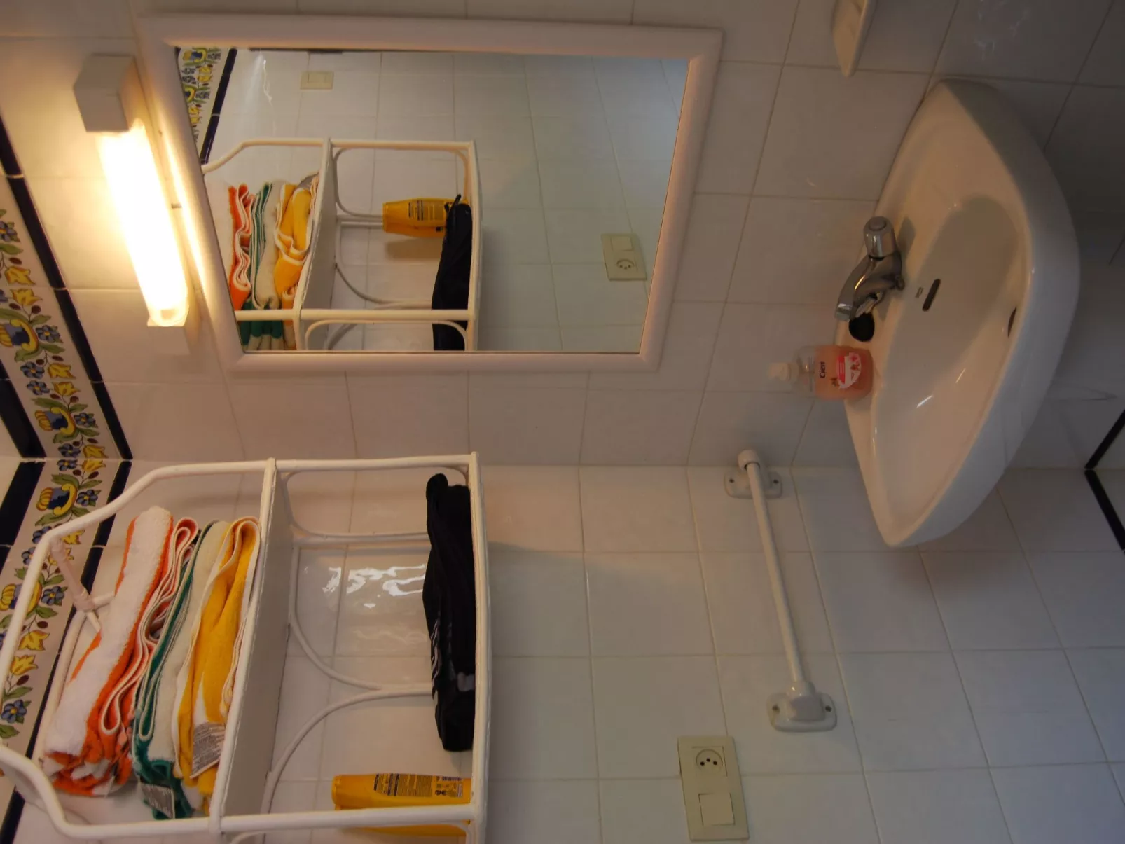 Ferienvilla, Seeblick, privater Pool und Parkplatz-Dedans