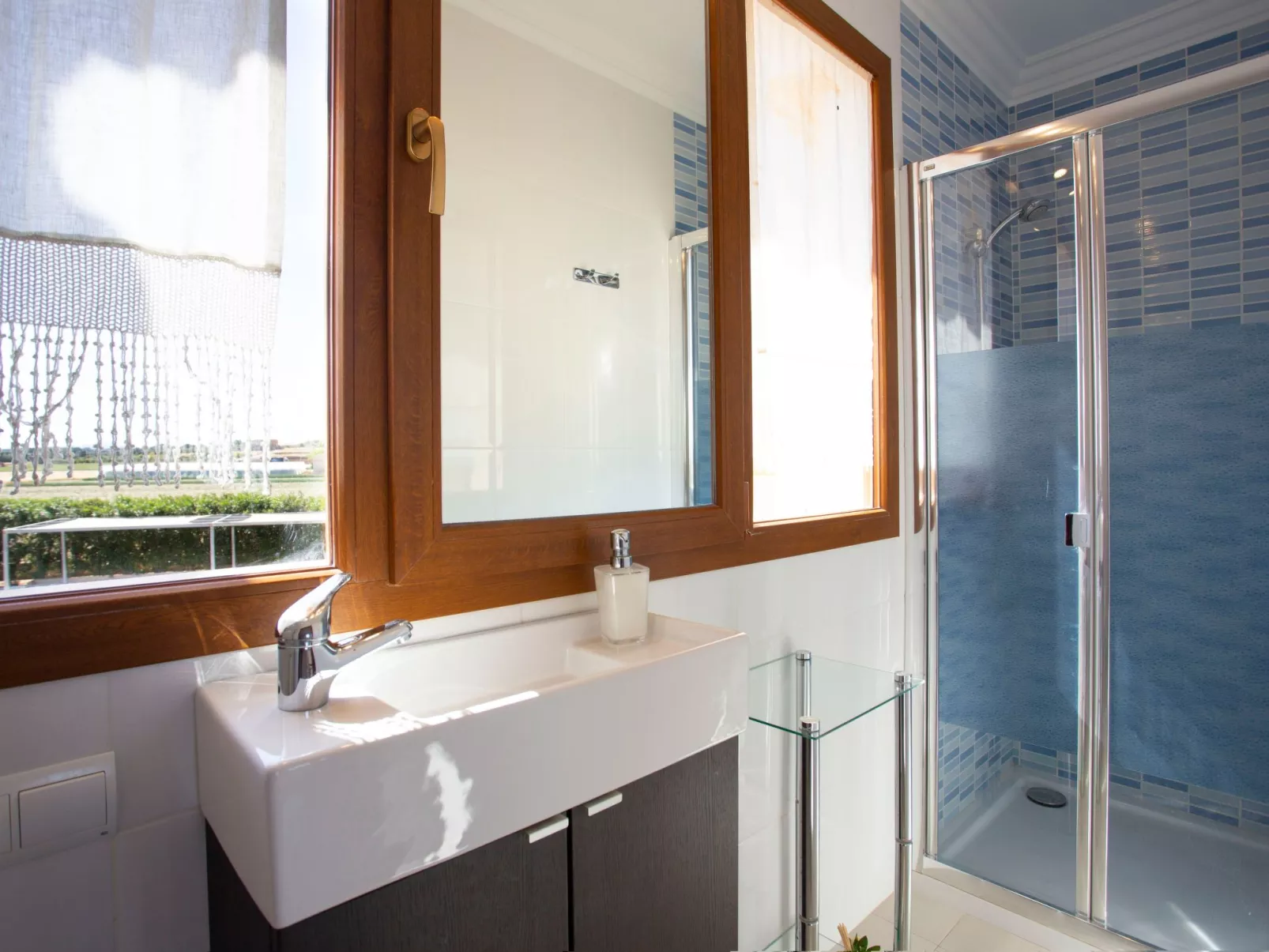 Can Vanrell, mit Schwimmbad, Jacuzzi und Rasenfläche.-Inside