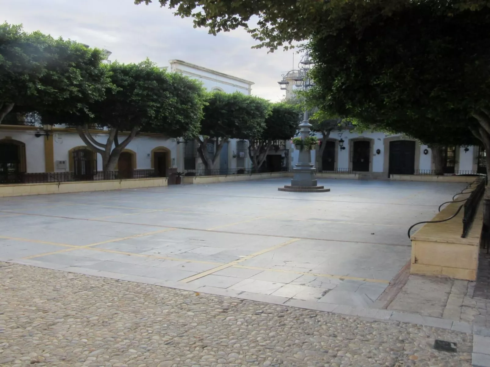 Schöne Villa für 6 Personen mit Schwimmbad-Outside