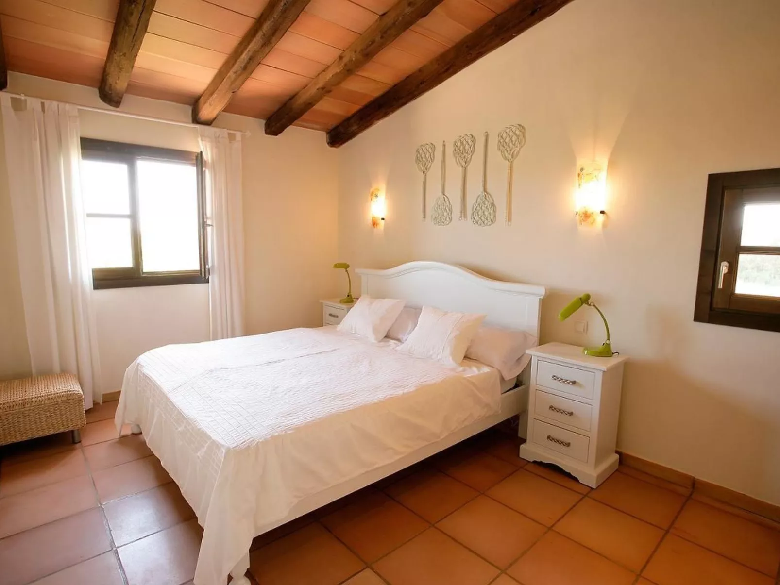 Mit großem Pool,  parkähnlichen Garten-Image-tags.info