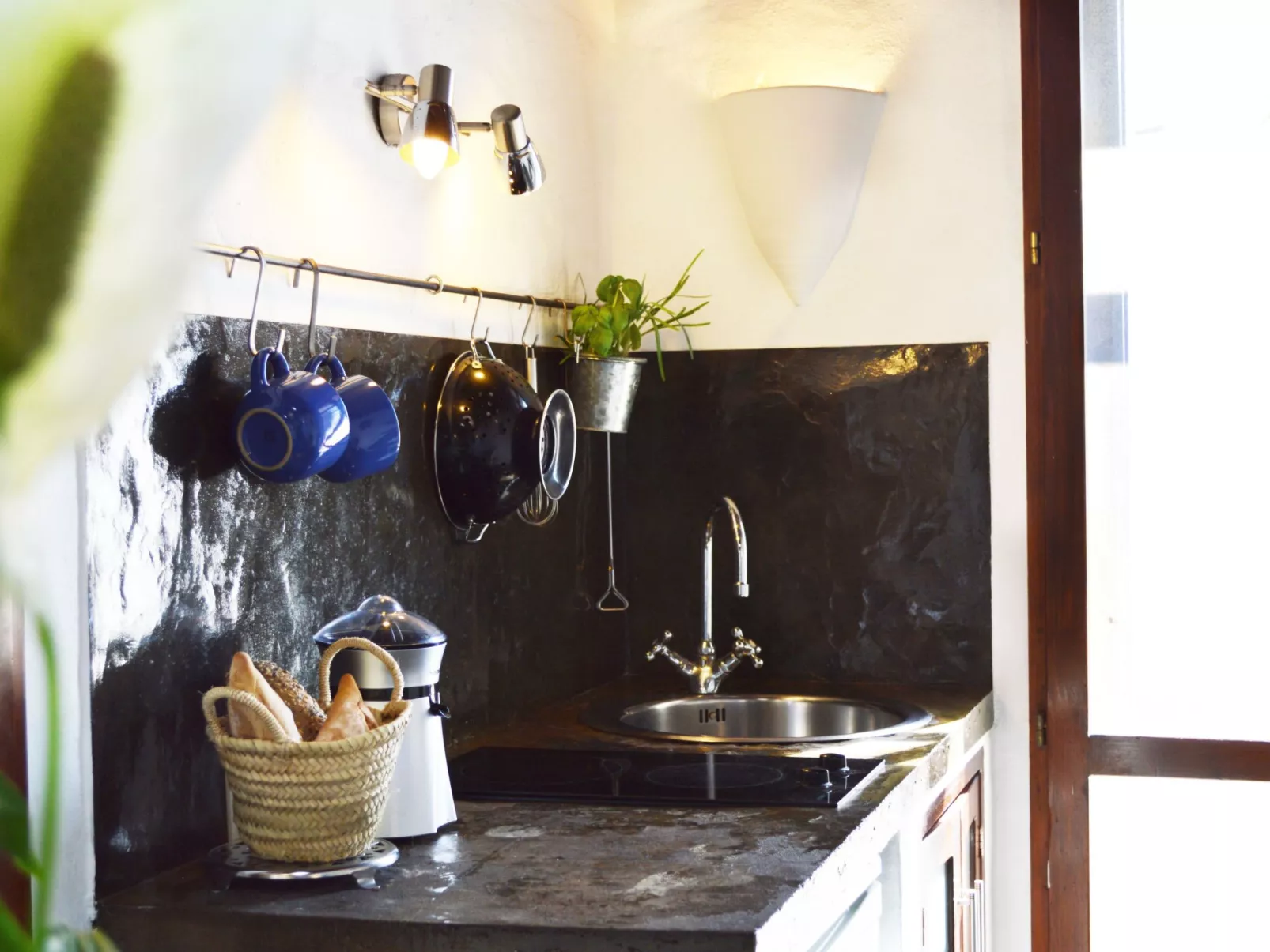 Casita Aloe in Uga-Inside