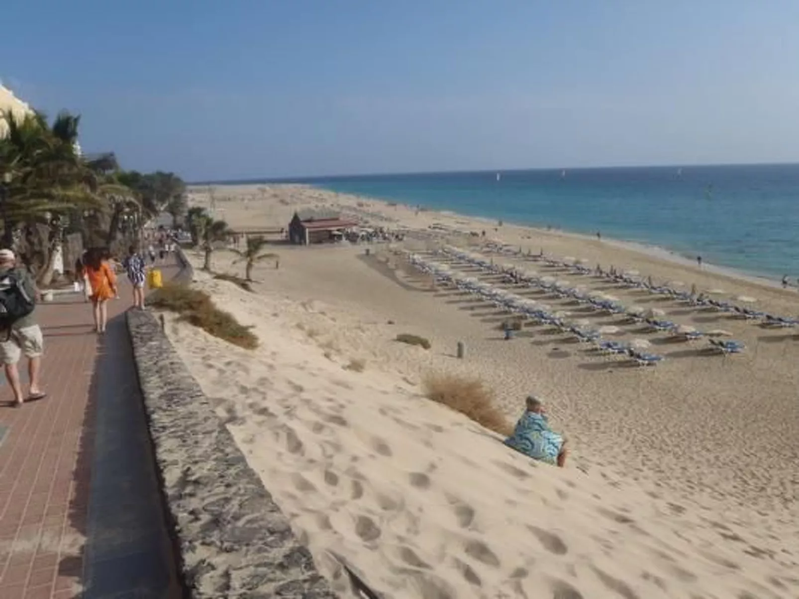 Schöne Wohnung mit Sonnenterrasse und Meerblick-Dehors