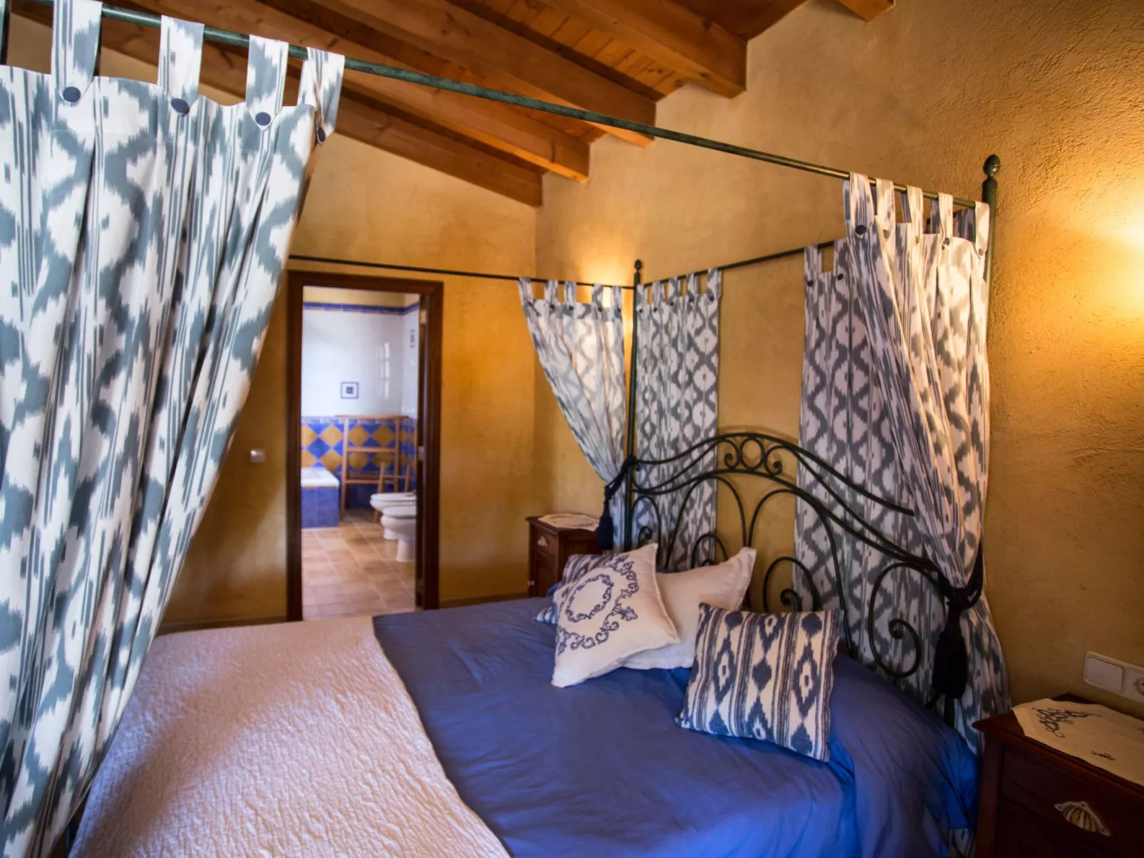 Finca mit Tennisplatz und Schwimmbad-Inside