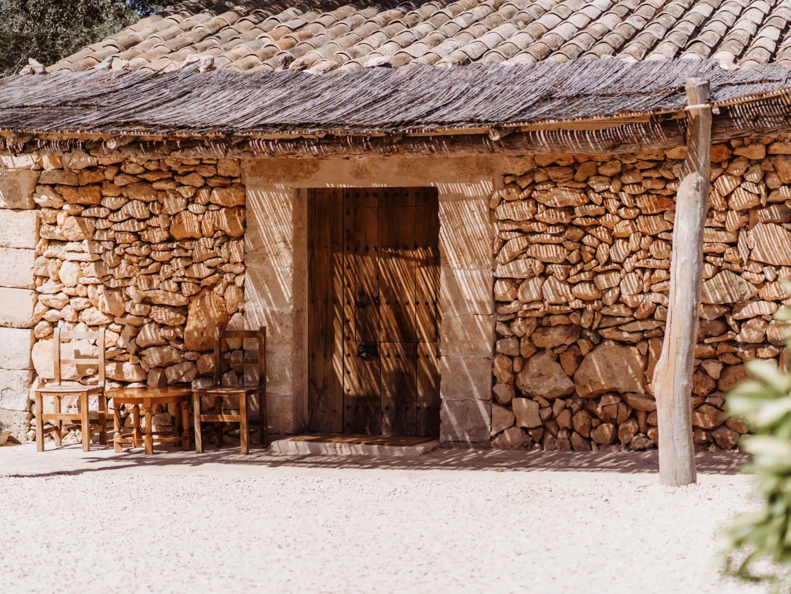 Mit eigenem Garten und Schwimmbad.-Draußen