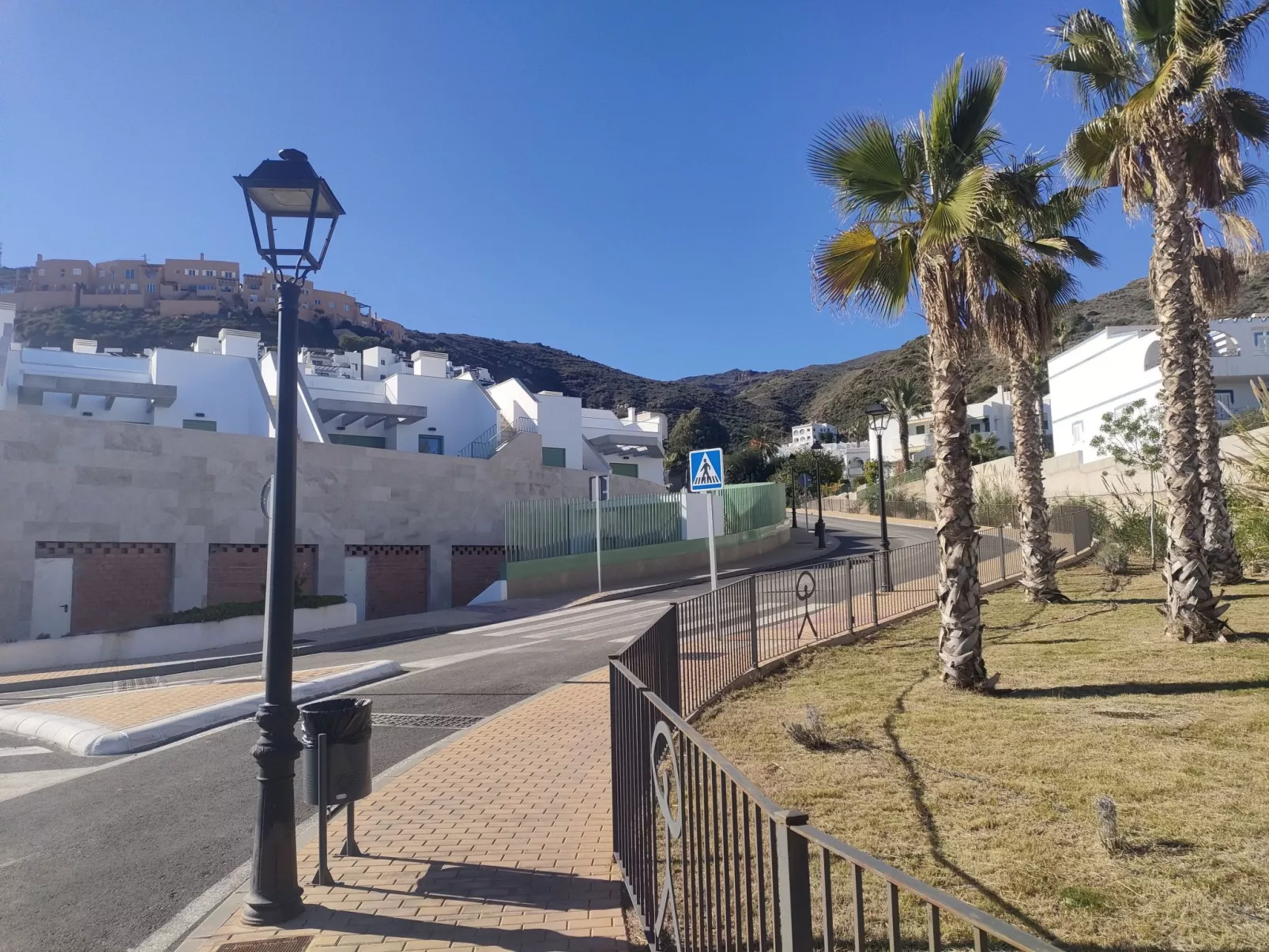 "La Invincible Moja" (Die unbesiegbare Moja)-Outside