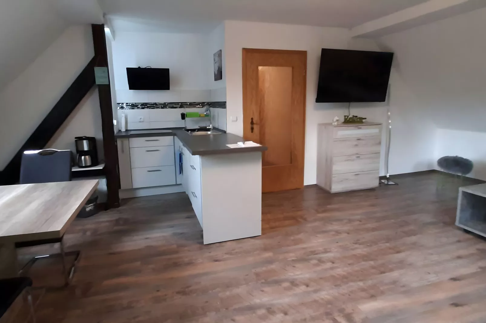 Ferienwohnug an der Saale-Living room