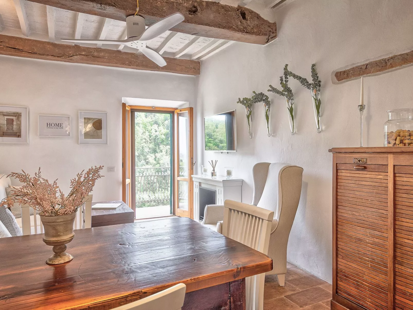 Charmante toskanische Wohnung mit Balkon und Blick.-Inside