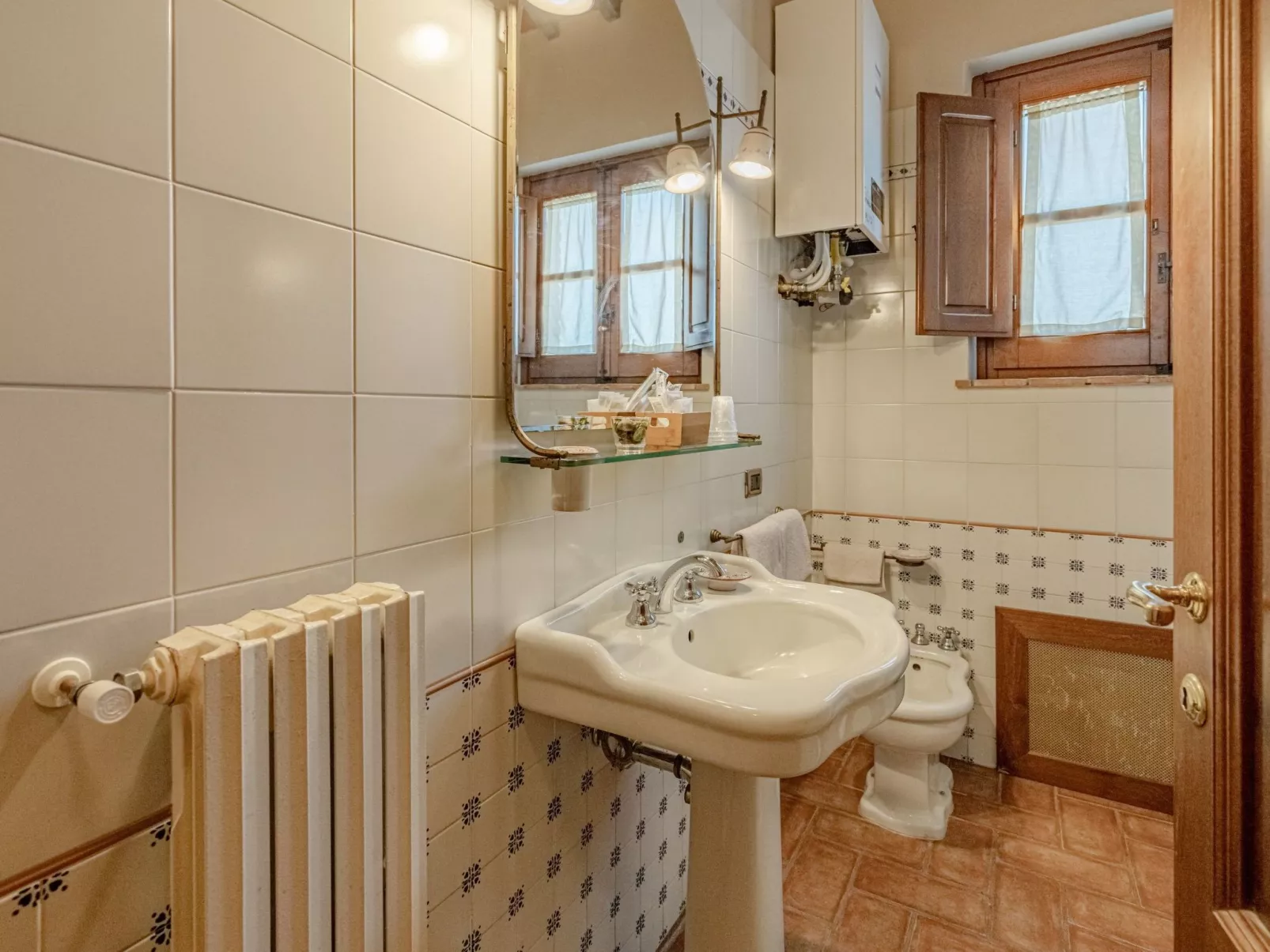 Flach 'Girasole Sanguineto'-Drinnen