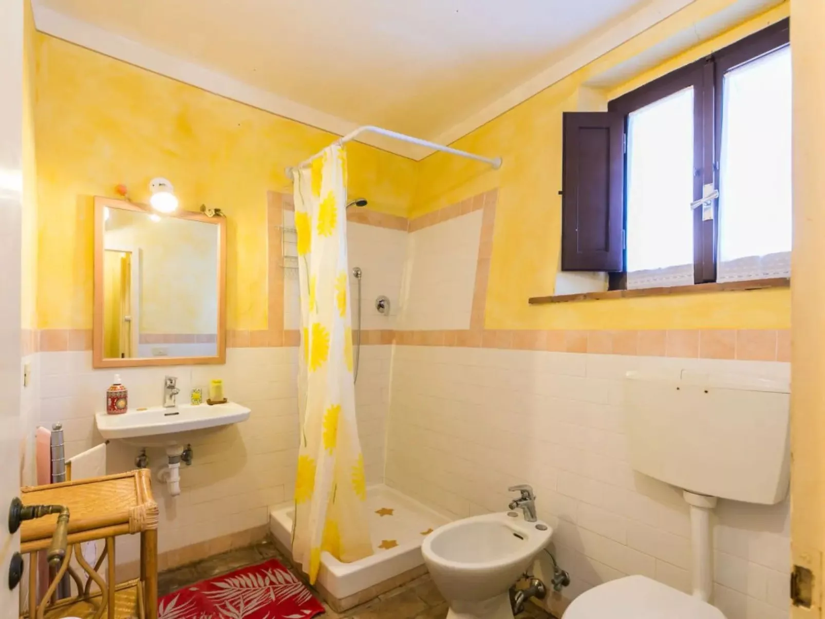 Vier-Zimmer-Wohnung 3 Bäder mit Schwimmbad zur alleinigen Nutzung-Inside