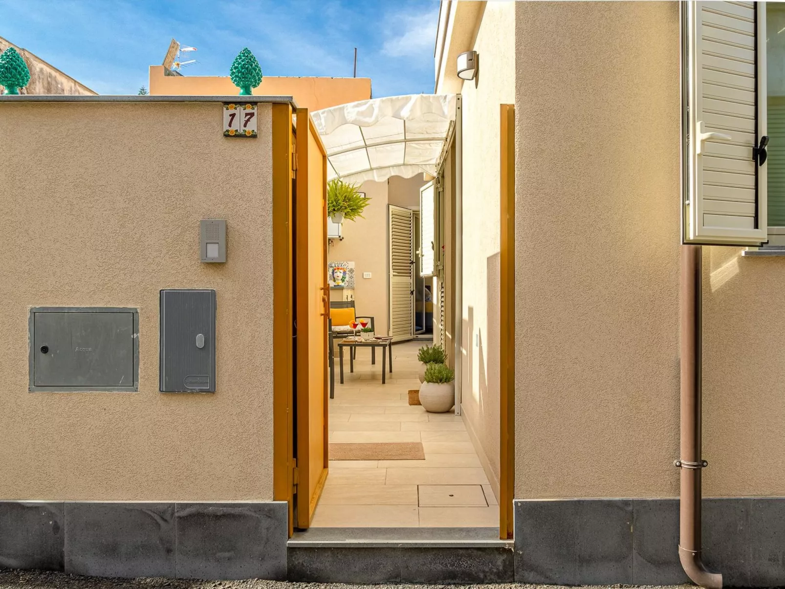 Das Haus der Provokation-Outside