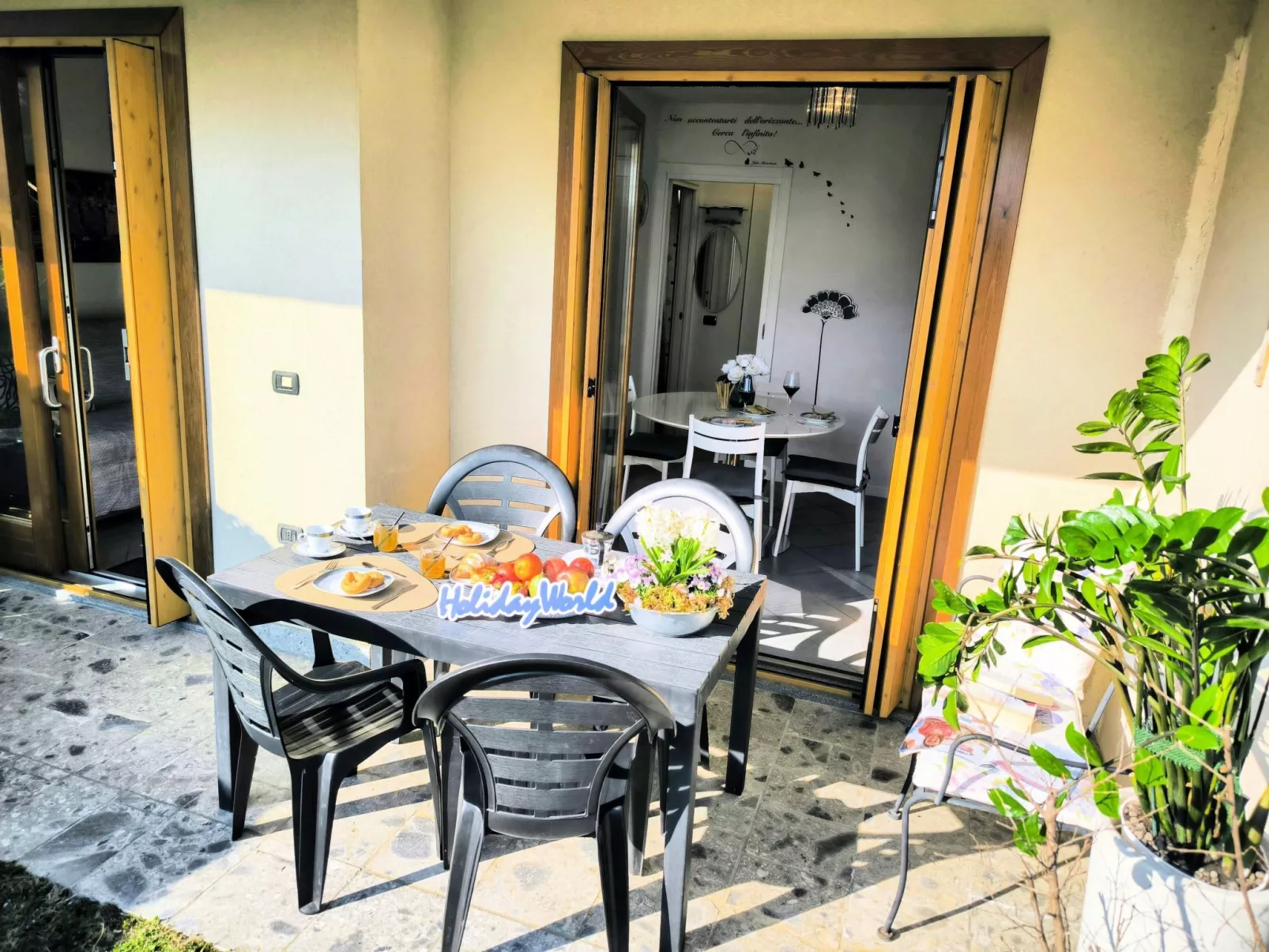 Sweet Awakening von Holiday World-Inside