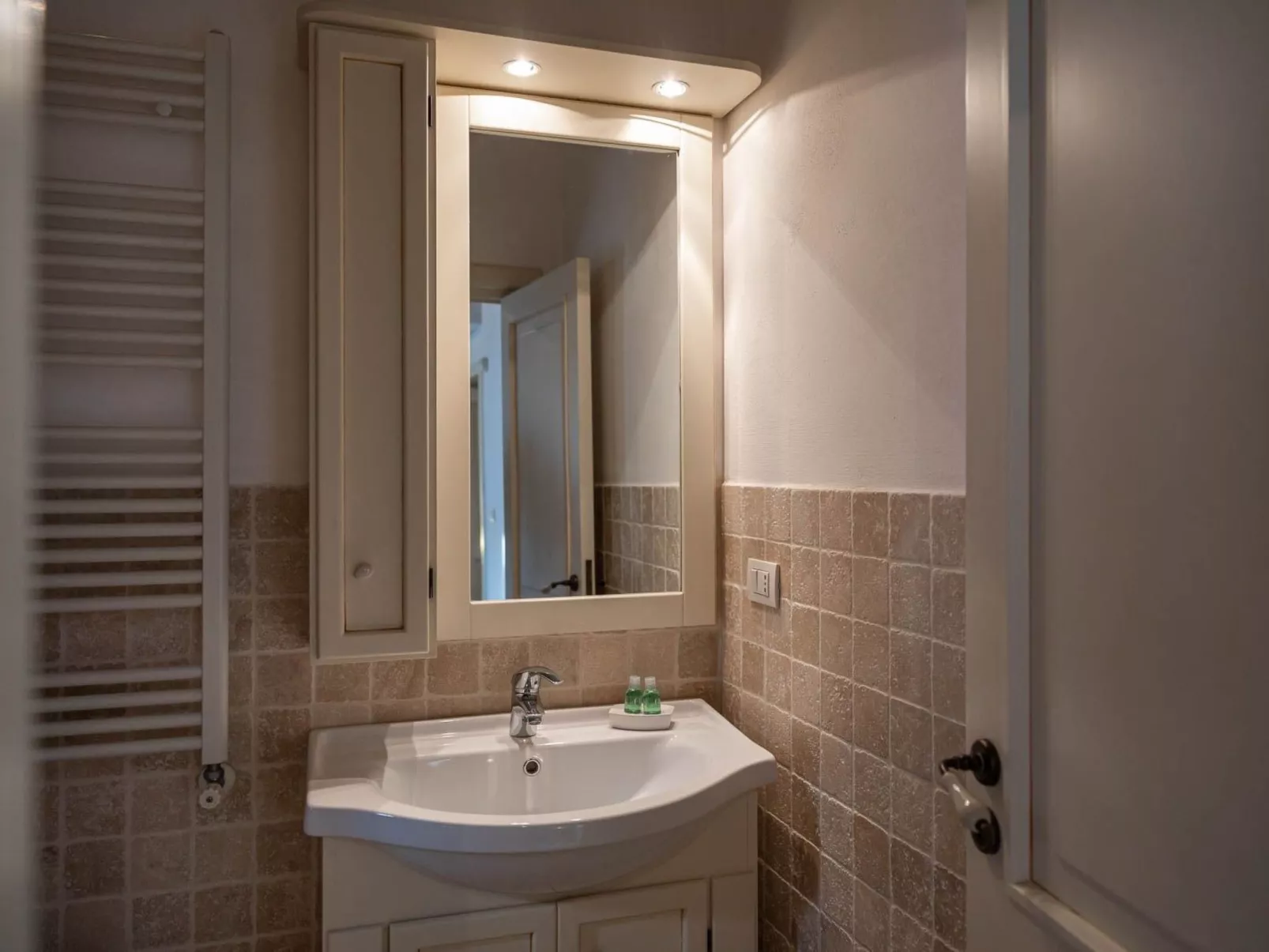 'Dimora Leoci 2-Image-tags.info