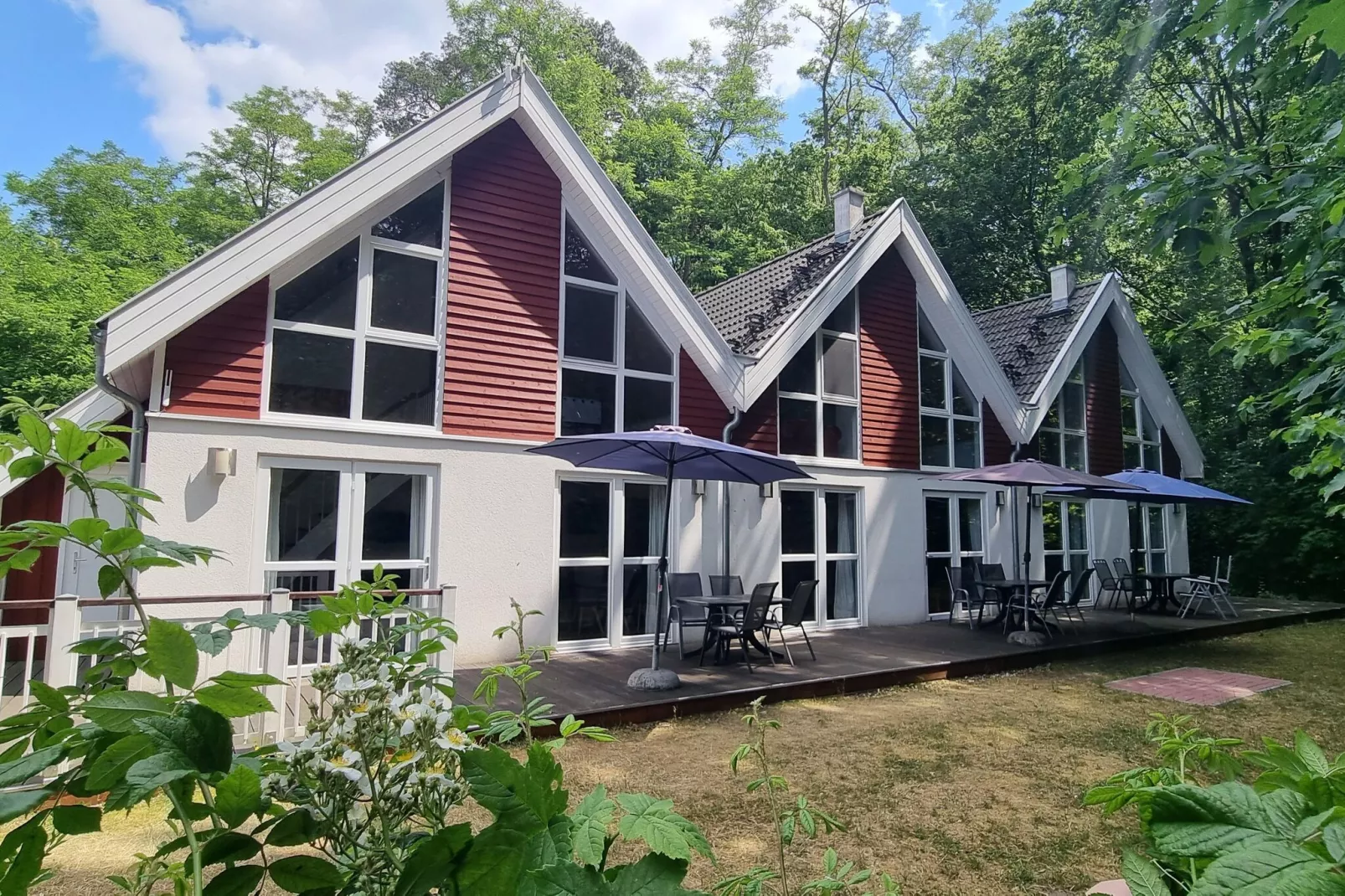 Familienhaus am Wald-Außenbereich Sommer
