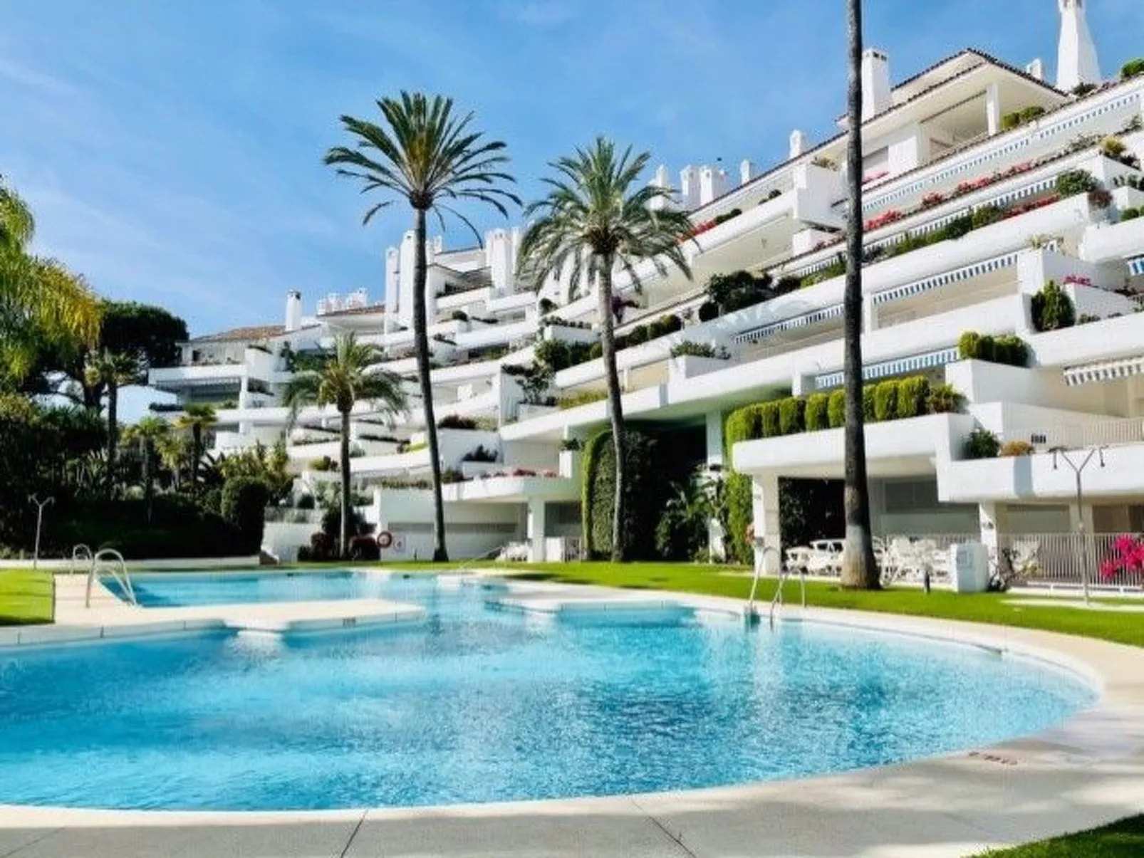 Appartement mit Pool - Dehors