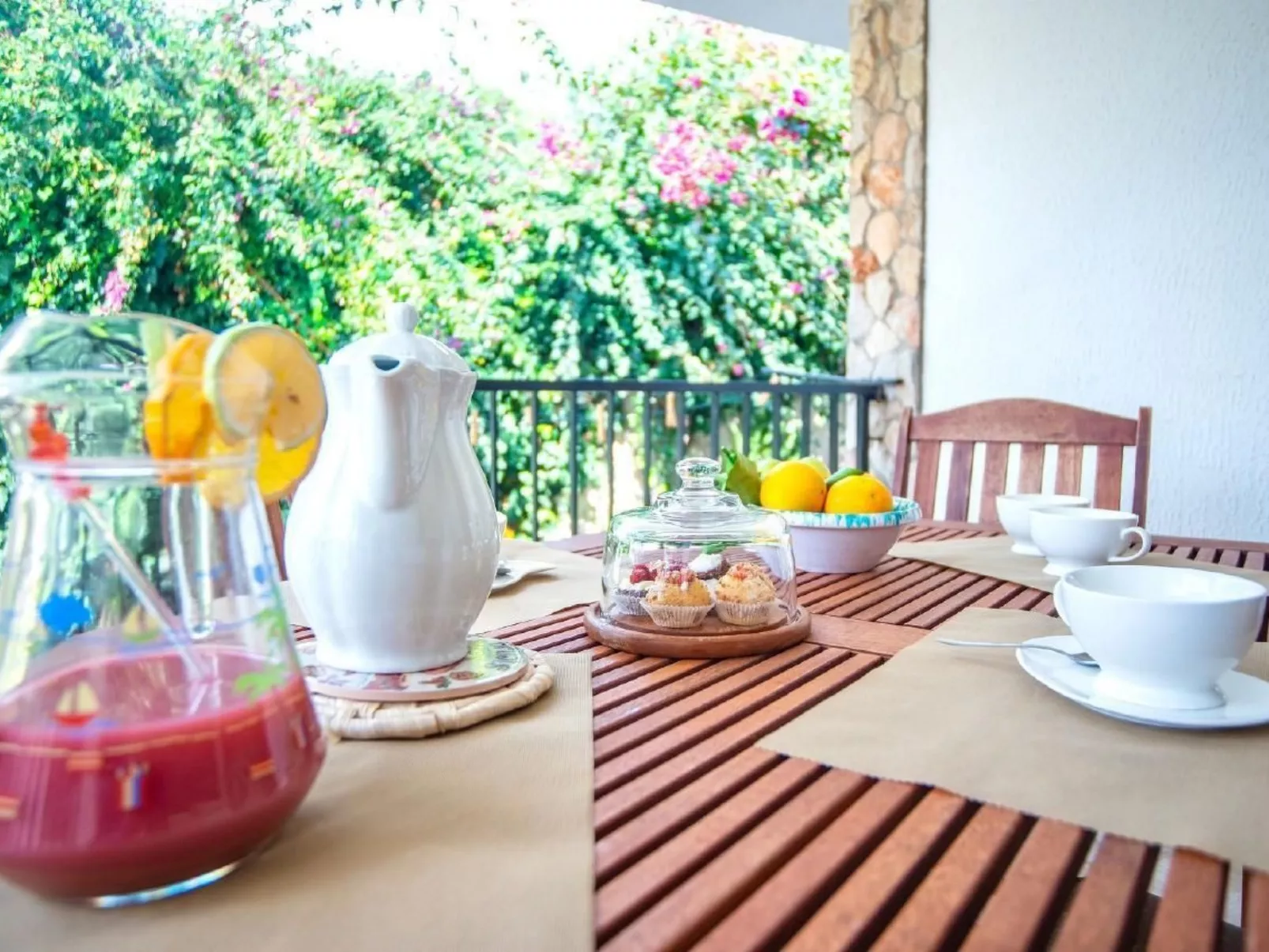 Ferienvilla "La Vela" mit Blick auf das Wasser-Image-tags.info