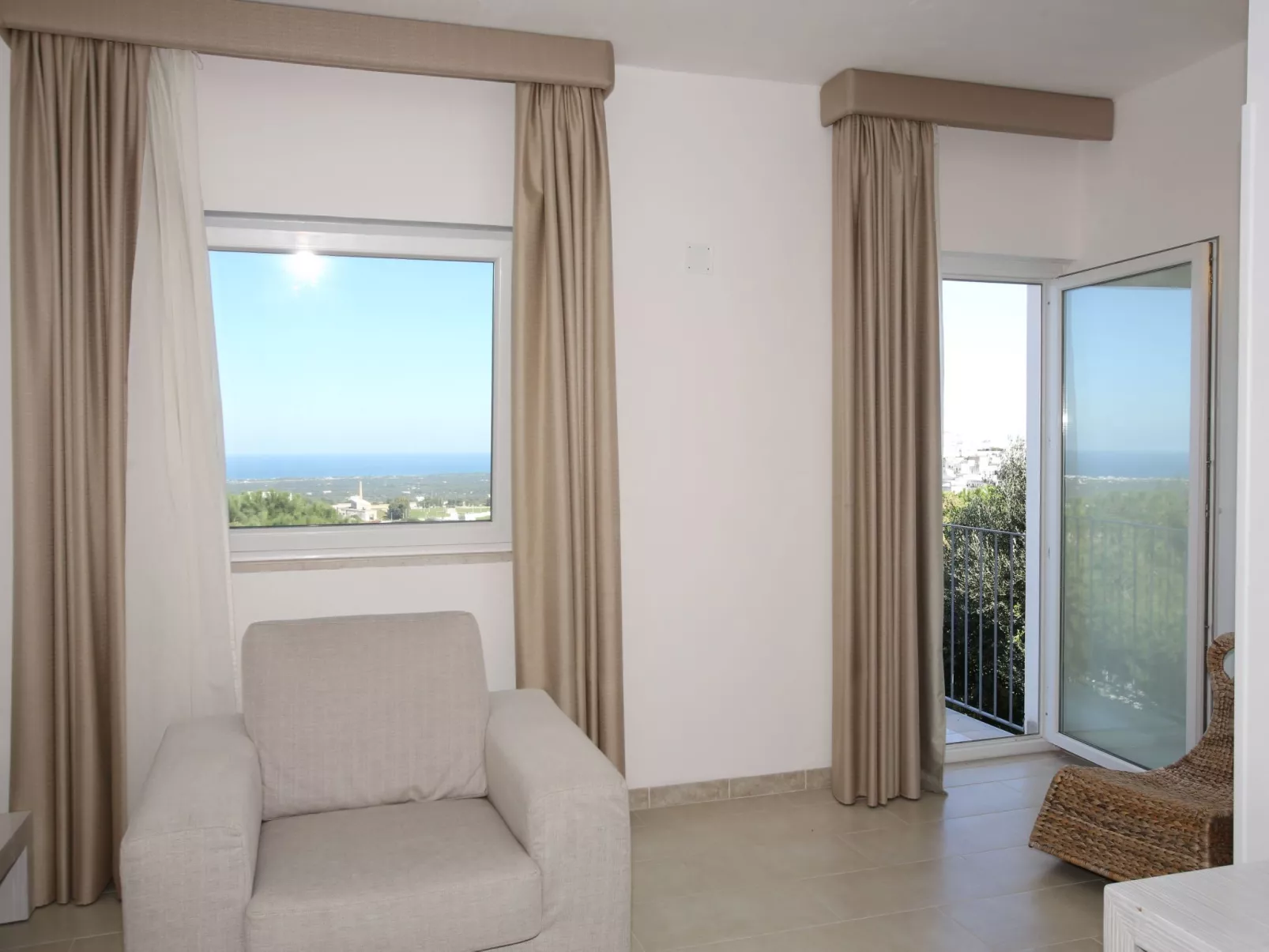 Villa Rea mit Panoramapool-Inside