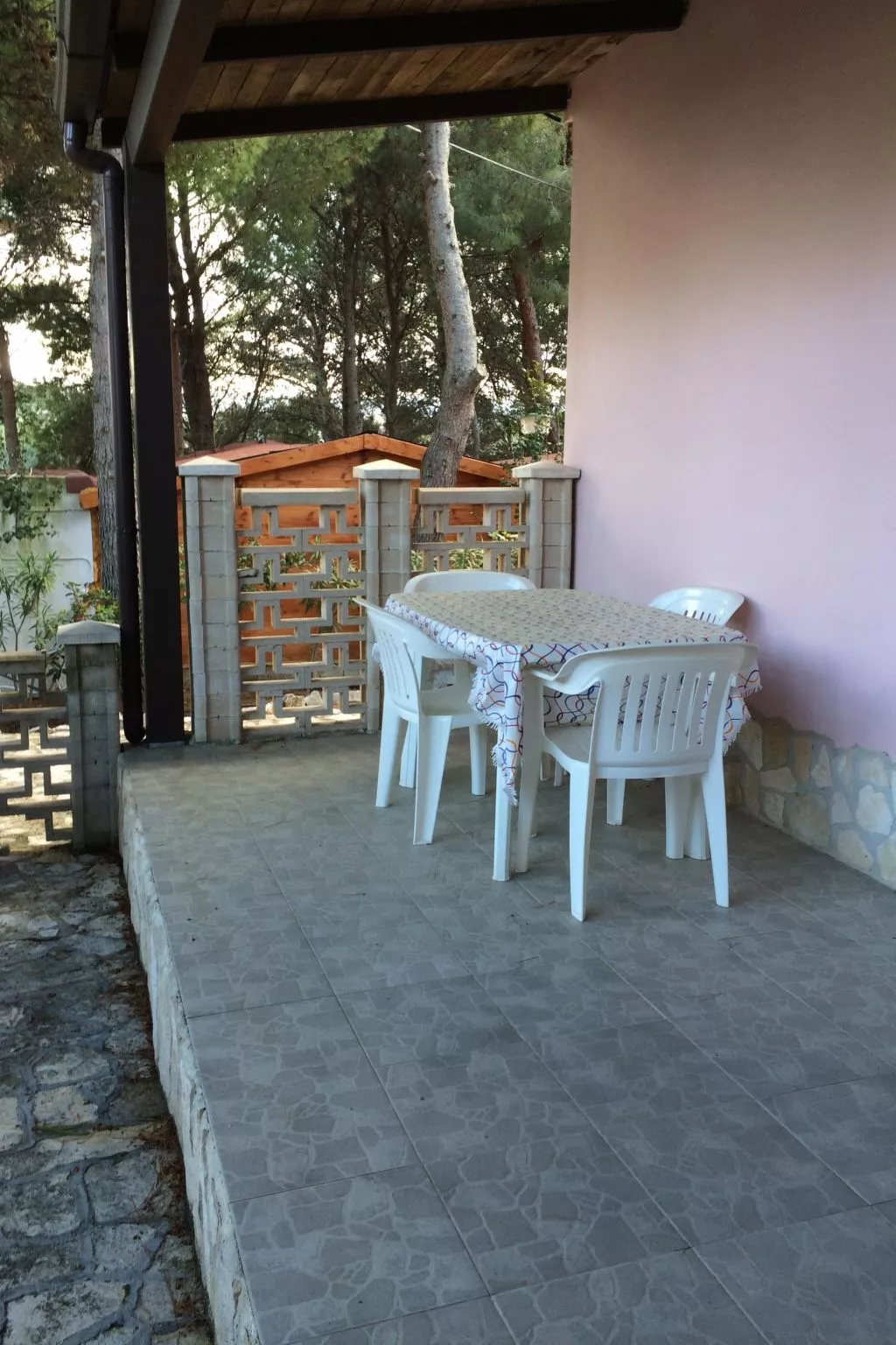 Orchideen-Ferienwohnung mit überdachter Veranda-Draußen