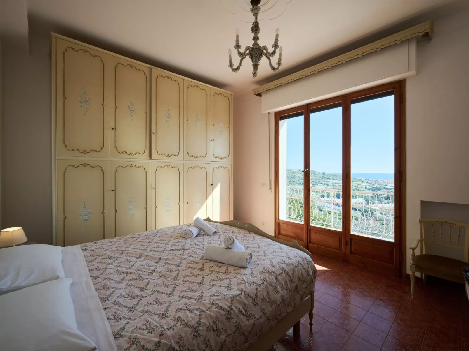 Villa Camilla Wohnung Terrasse-Drinnen